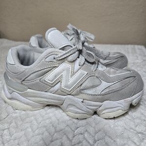 New Balance Kids 9060 Size 2 White Lace-Up Low Top Sneakers Shoes